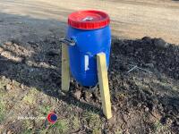 Plastic game feeder - 2