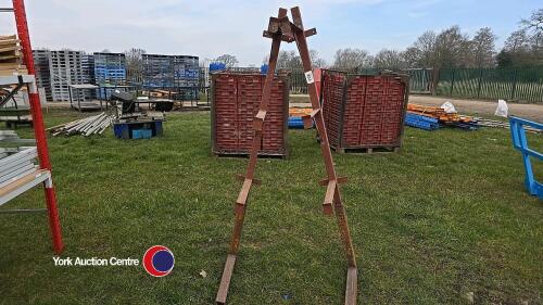 Wall mounted racking for steel or timber