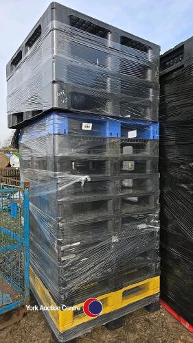 15 x plastic pallets
