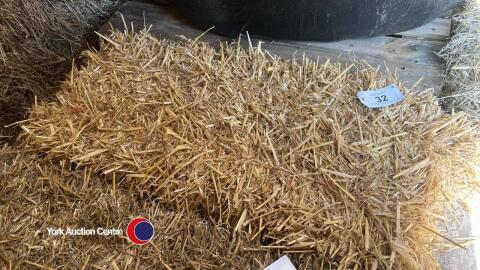 220x Small bales of barley straw, collection from WF10 3QH or free delivery within 50 miles