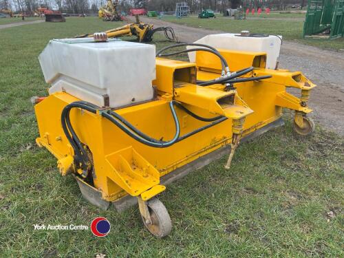 Forklift sweeper bucket