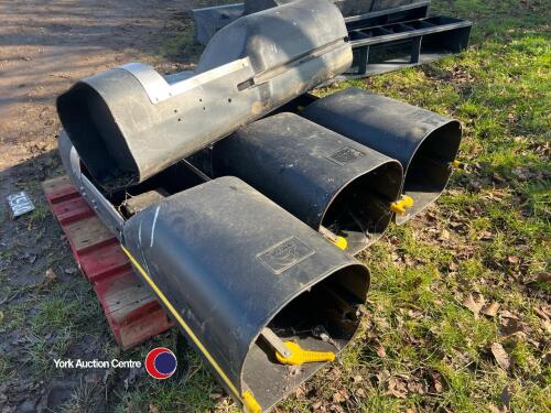 4 x pig feeders