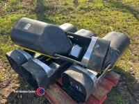 4 x pig feeders - 2