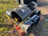 4 x pig feeders - 3