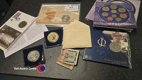 Collection of 20th and 21st century commemorative crown and coins