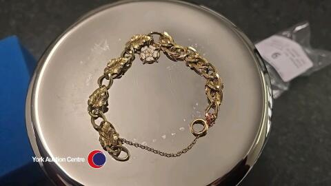Ladies 9ct gold leaf & link design bracelet inc charm. 12.7 gramms