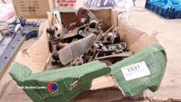 Box of assorted wood planes - 7