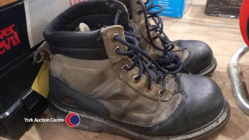 Size 8 work boots, steel toecaps, good condition.