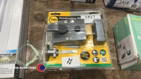 Yale deadlocking night latch