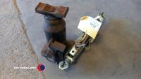 Ford 8T hydraulic jack, good condition. 800 kg scissors jack as new.