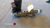 Ford 8T hydraulic jack, good condition. 800 kg scissors jack as new. - 2
