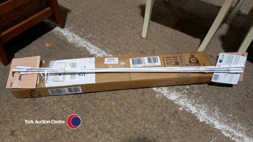 3m temporary room divider and a quantity of white curtain wands