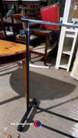Height adjustable clothes rail - 3