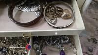 Box of jewellery - 4