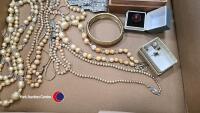 Box of costume jewellery - 3