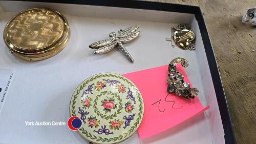 1950s powder compacts and jewellery