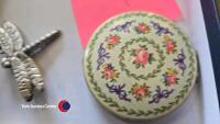 1950s powder compacts and jewellery - 3