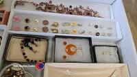 Tray of boxed quality jewellery - 2