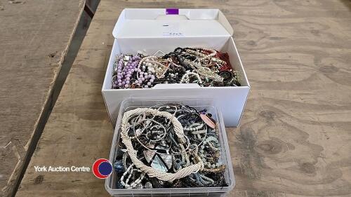 2 x trays of miscellaneous jewellery, inc spares and repairs