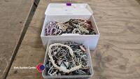 2 x trays of miscellaneous jewellery, inc spares and repairs