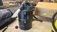 De vielle Ash vac (working order)