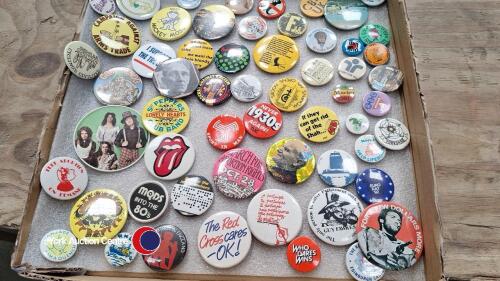 Quantity of advertising pin badges