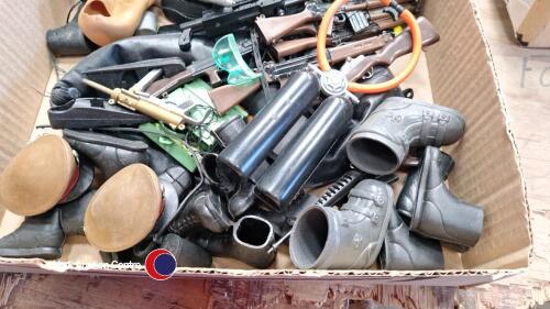 Quantity of vintage Action Man guns and accessories
