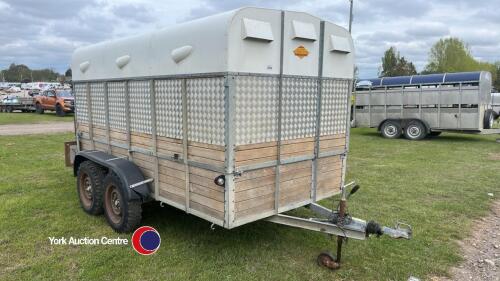 Ward cattle trailer with demountable top