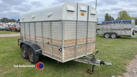 Ward cattle trailer with demountable top