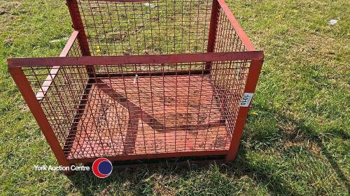 Steel mesh stackable cage
