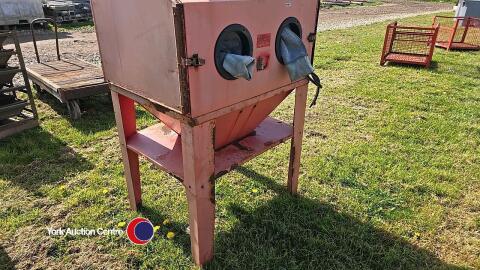 Shot blasting cabinet
