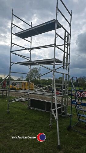 Aluminium mobile scaffolding tower