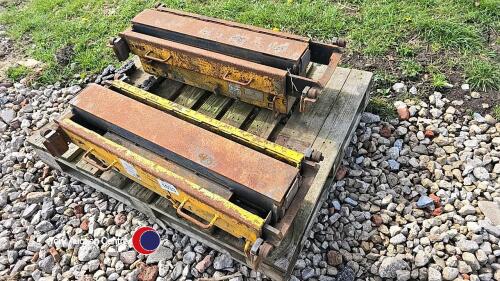 2 x car lift rollers