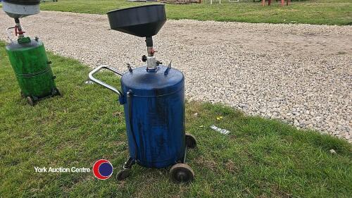 Oil drainer