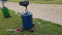 Oil drainer