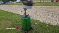 Oil drainer