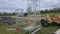 Podium aluminium platform on wheels - 3