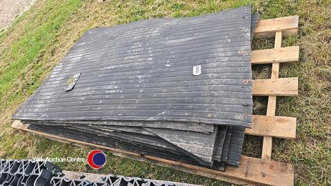 Quantity of heavy rubber matting