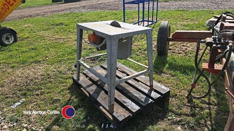 Saw bench
