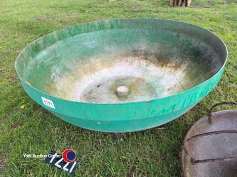 Green fibre glass dome pond liner, approx 142cm diameter, 48cm deep