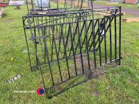 Pair of garden gates with fixings - 3