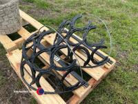 2 x horseshoe garden hayracks - 2