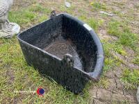 Garden cast corner trough