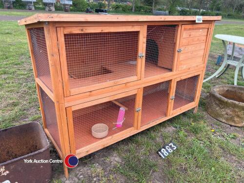 Rabbit hutch, vgc, like new
