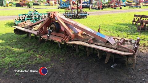 Kuhn 4002 power harrow steel packer, pto in office