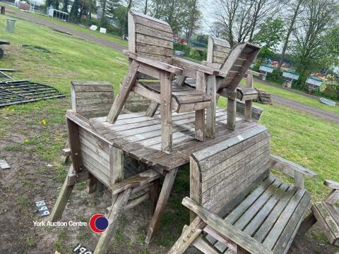 Garden table and 8 chairs