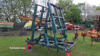 Hydraulic folding pig tail cultivator