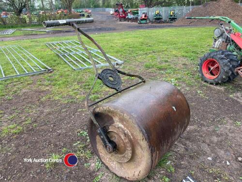 Garden hand pulled cast iron roller