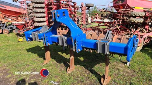 3 leg subsoiler with packer