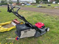 Honda HRX426 petrol lawnmower with rear roller - 3